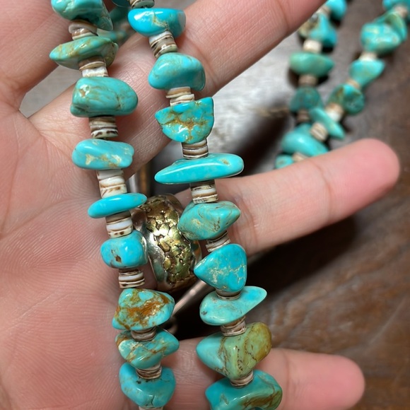 Vintage Genuine Turquoise
& Heishi Shell Necklace - Picture 2 of 11